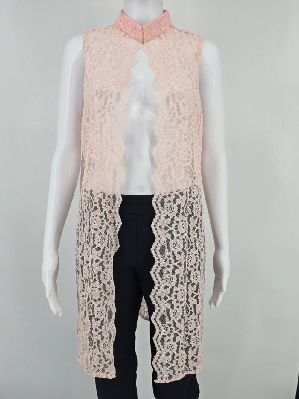 Vintage 1980s Women's Blush Pink Floral Lace Open Front Coquette Duster (M)